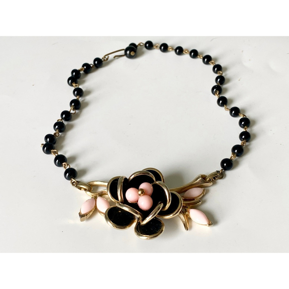 Vintage Art Deco Gripiox Glass Black & Pink Flower Choker Necklace. - Picture 3 of 8
